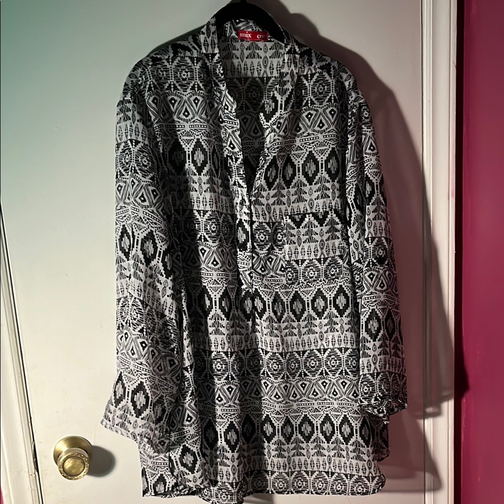 Mix&co Black and White blouse